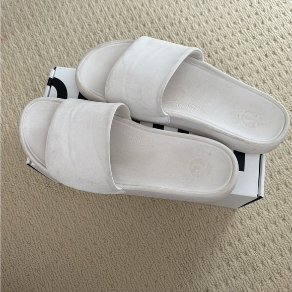 Lululemon slides - Picture 2 of 3
